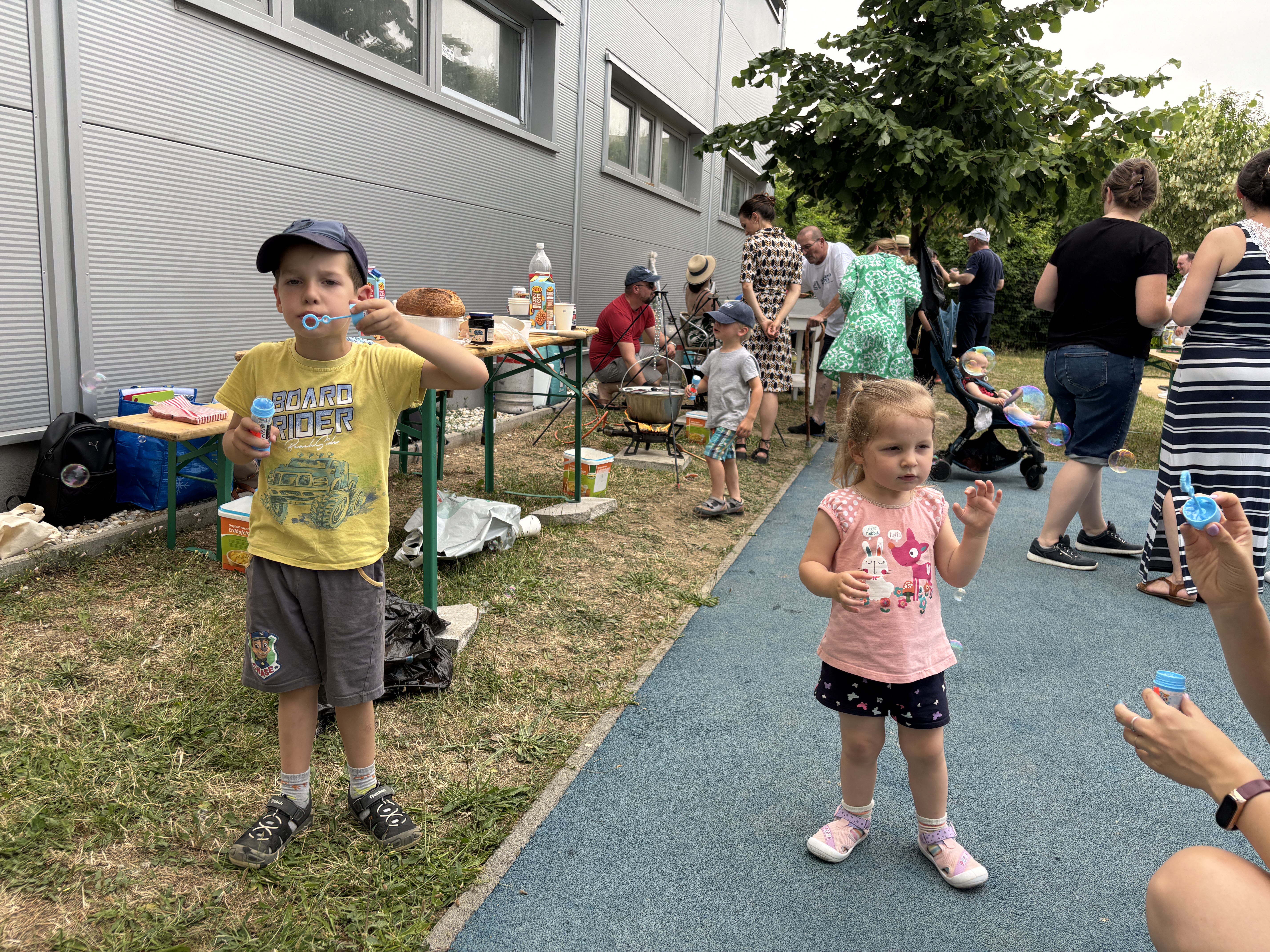 A legkisebbek is élvezték a jó időt és a finom falatokat